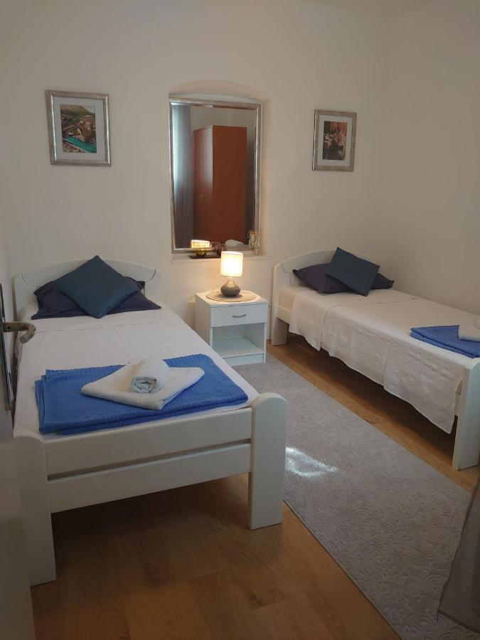 Apartments Tulipan - With Free Private Parking Garage Mostar Ngoại thất bức ảnh