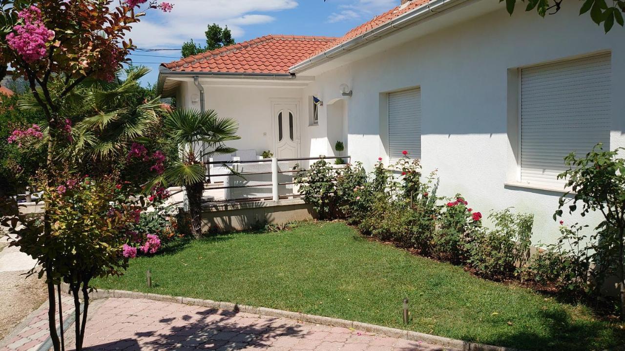 Apartments Tulipan - With Free Private Parking Garage Mostar Ngoại thất bức ảnh