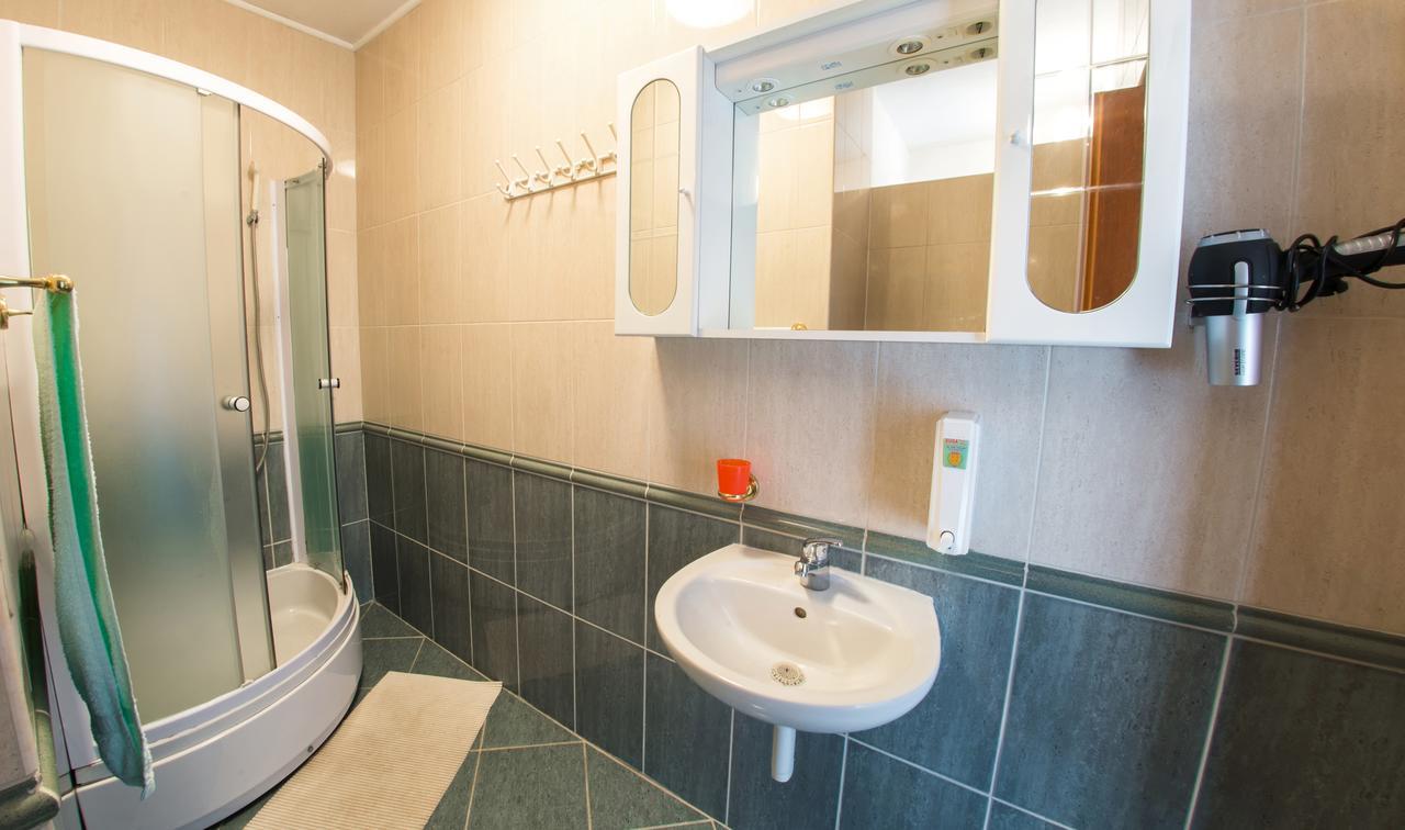 Apartments Tulipan - With Free Private Parking Garage Mostar Ngoại thất bức ảnh