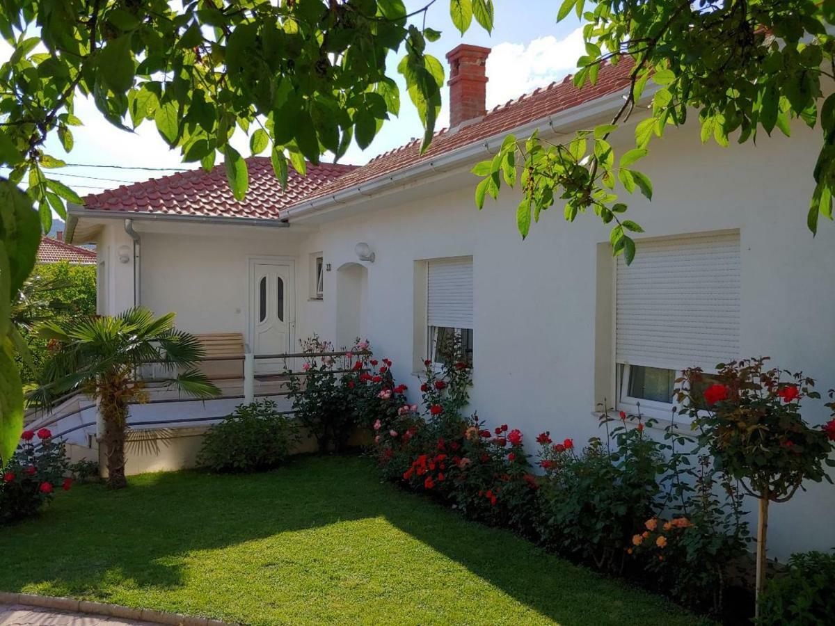 Apartments Tulipan - With Free Private Parking Garage Mostar Ngoại thất bức ảnh